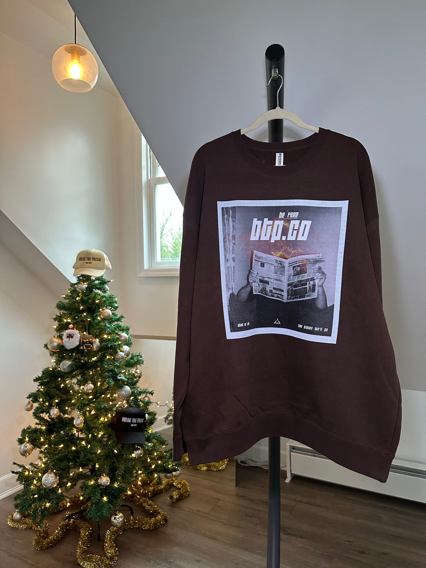 "WORLDS END" CREWNECK